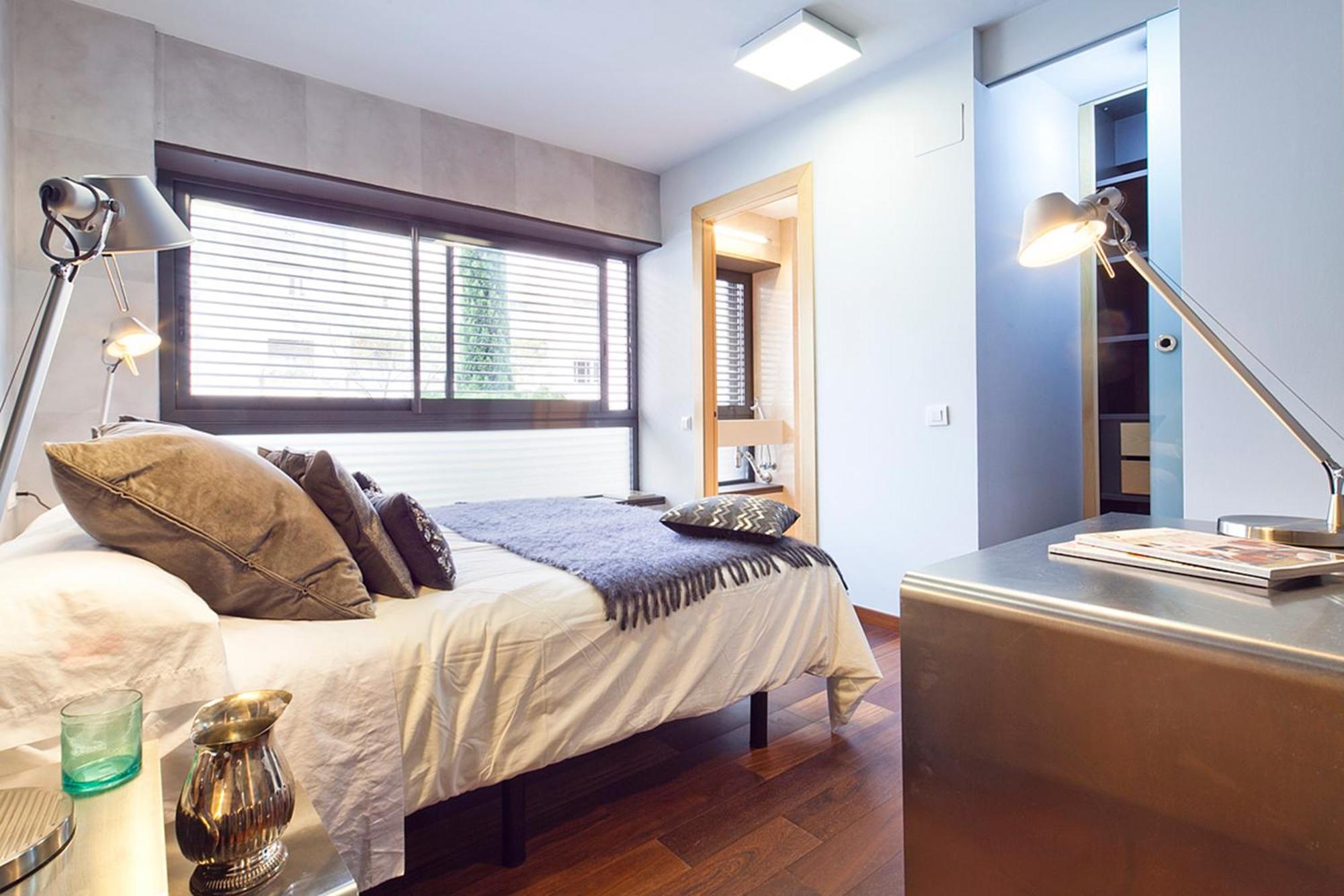 My Space Emirates - Splendid Apartment With Terrace And Pool Near Park Gueell برشلونة المظهر الخارجي الصورة