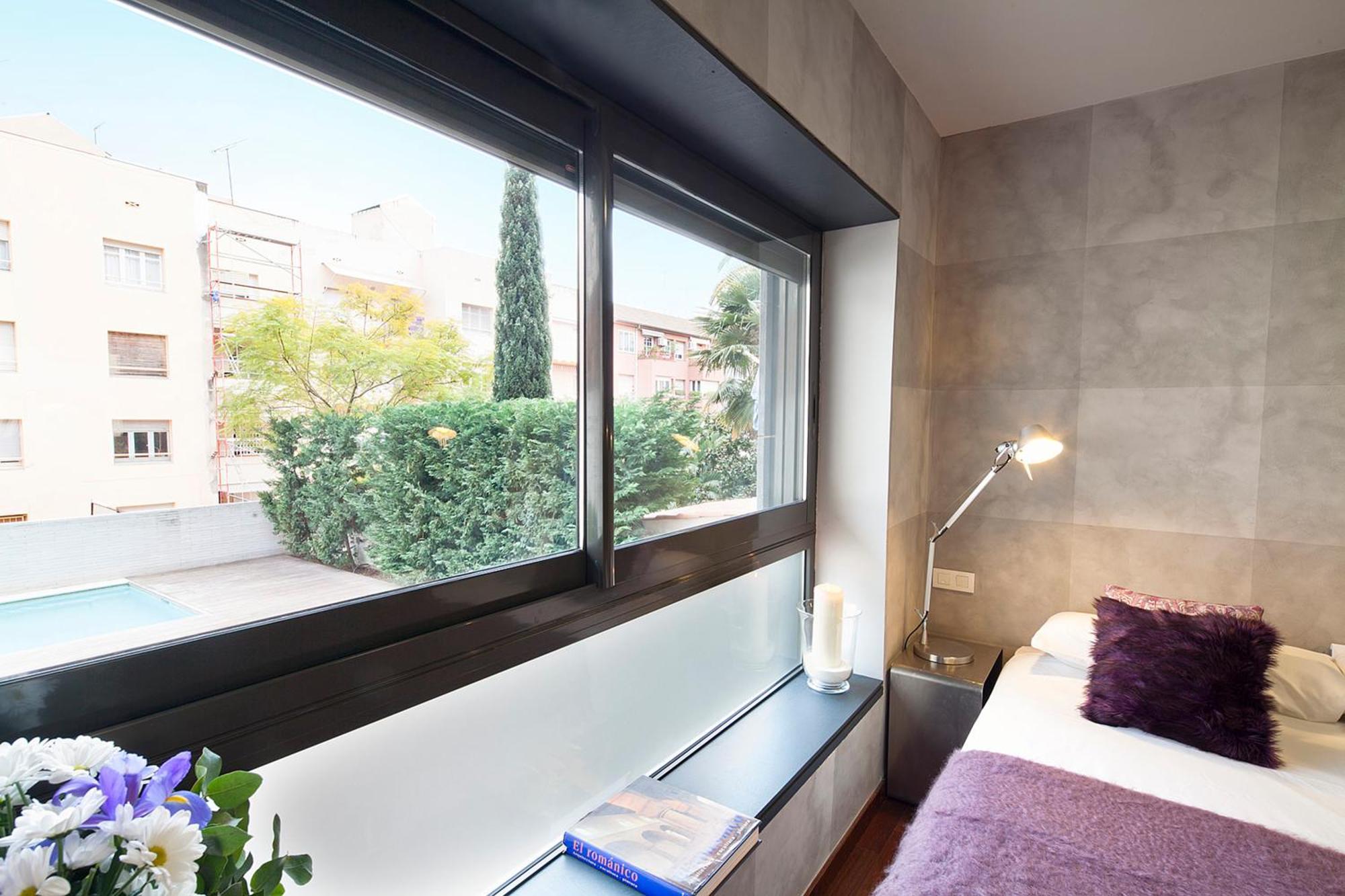 My Space Emirates - Splendid Apartment With Terrace And Pool Near Park Gueell برشلونة المظهر الخارجي الصورة