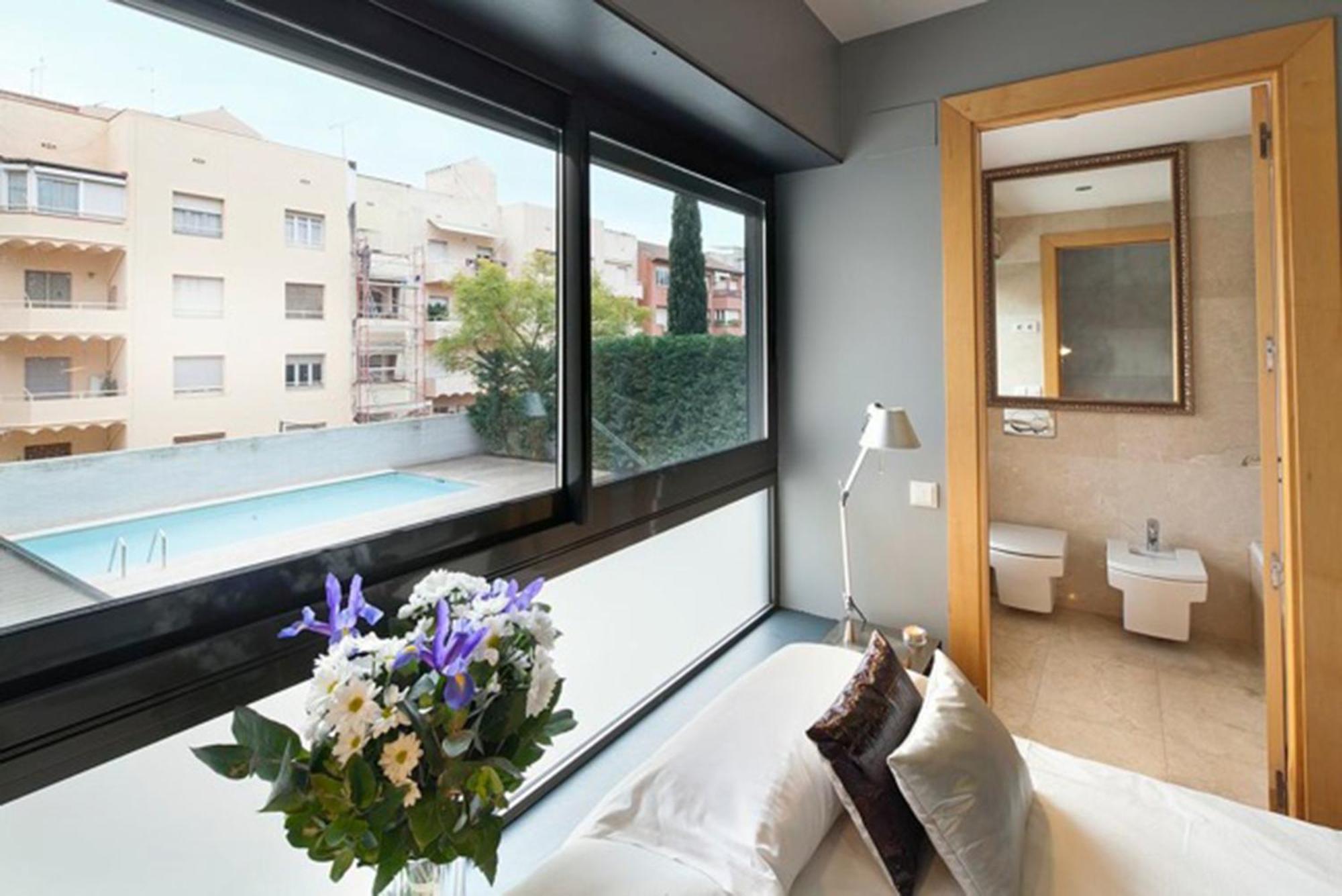 My Space Emirates - Splendid Apartment With Terrace And Pool Near Park Gueell برشلونة الغرفة الصورة